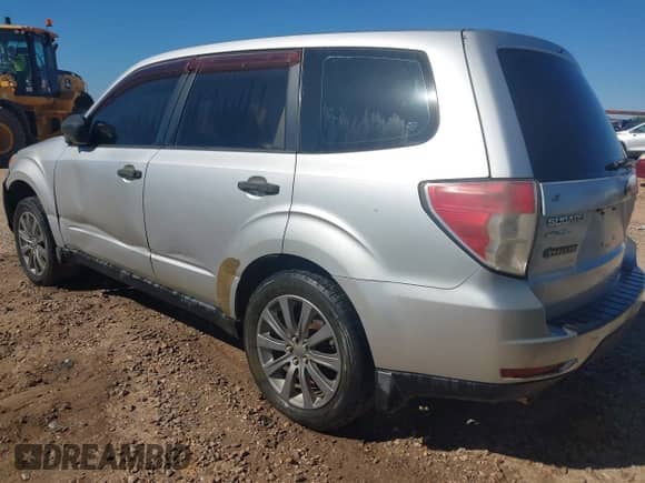 2010 Subaru Forester X z VIN JF2SH6ACXAH716230, wystawiony jako IAAI lot #43478350 z przebiegiem 223 938 mil mil oraz . Historia ofert i sprzedaży dostępna na DreamBid. Obrazek 3.