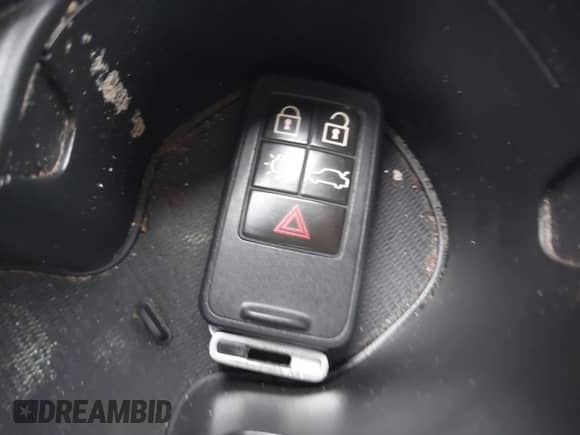 2011 Volvo XC70 3.2L z VIN YV4940BZ9B1109977, wystawiony jako IAAI lot #42189678 z przebiegiem 178 407 mil mil oraz . Historia ofert i sprzedaży dostępna na DreamBid. Obrazek 11.