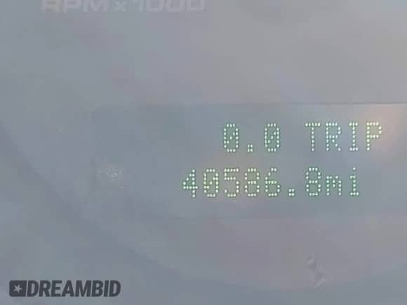 2009 Ford Mustang Shelby GT500 z VIN 1ZVHT88S895133990, wystawiony jako IAAI lot #43193780 z przebiegiem 40 586 mil mil oraz . Historia ofert i sprzedaży dostępna na DreamBid. Obrazek 14.