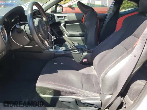 2013 Scion FR-S z VIN JF1ZNAA12D1718838, wystawiony jako Copart lot #85689585 z przebiegiem 93 762 mil mil oraz Czysty tytuł • Clean title. Historia ofert i sprzedaży dostępna na DreamBid. Obrazek 7.