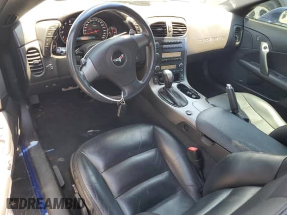 2006 Chevrolet Corvette с VIN 1G1YY26U465122463, выставлен на аукционе Copart как лот 60156064 с пробегом 31 298 миль миль и Списание • Salvage title. История ставок и продаж доступна на DreamBid. Изображение 8.