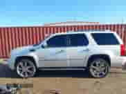 2013 Cadillac Escalade Luxury with VIN 1GYS3BEF0DR138416, listed as a IAAI auction lot 43259701 with 152,530 mi miles and . Bid and sale history available at DreamBid. Image 14.