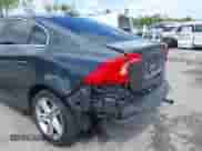 2015 Volvo S60 T5 Premier с VIN YV1612TK1F1350086, выставлен на аукционе IAAI как лот 42012147 с пробегом 126 620 миль миль и . История ставок и продаж доступна на DreamBid. Изображение 6.
