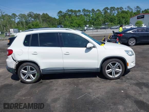 2011 Volkswagen Tiguan S with VIN WVGAV7AX5BW549683, listed as a IAAI auction lot 42131622 with 121,306 mi miles and . Bid and sale history available at DreamBid. Image 13.