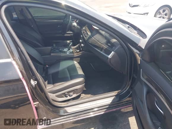 2013 BMW 5 Series 528i с VIN WBAXG5C53DD234434, выставлен на аукционе IAAI как лот 42742232 с пробегом Не указан миль и . История ставок и продаж доступна на DreamBid. Изображение 5.