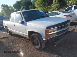 1997 Chevrolet Silverado 1500 z VIN 2GCEC19RXV1182483, wystawiony jako IAAI lot #42934823 z przebiegiem 309 013 mil mil oraz . Historia ofert i sprzedaży dostępna na DreamBid. Obrazek 1.