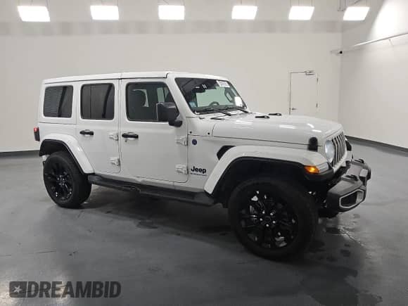 2025 Jeep Wrangler Sahara with VIN 1C4RJXP62SW578124, listed as a Copart auction lot 84775855 with 10,902 mi miles and Clean title. Bid and sale history available at DreamBid. Image 4.