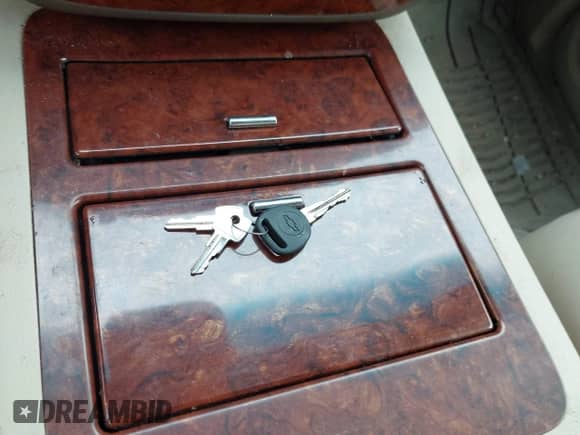 2009 Chevrolet Tahoe LTZ с VIN 1GNFK33099R131557, выставлен на аукционе IAAI как лот 43205632 с пробегом 253 697 миль миль и . История ставок и продаж доступна на DreamBid. Изображение 11.