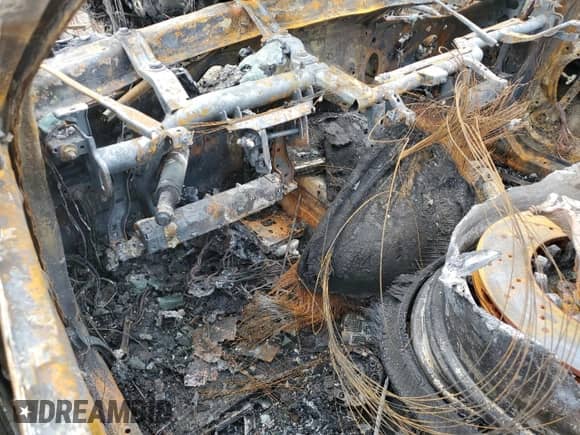 2017 BMW M3 z VIN WBS8M9C59H5G84768, wystawiony jako Copart lot #71323284 z przebiegiem Nie podano mil oraz Nie do naprawy • Non repairable. Historia ofert i sprzedaży dostępna na DreamBid. Obrazek 9.