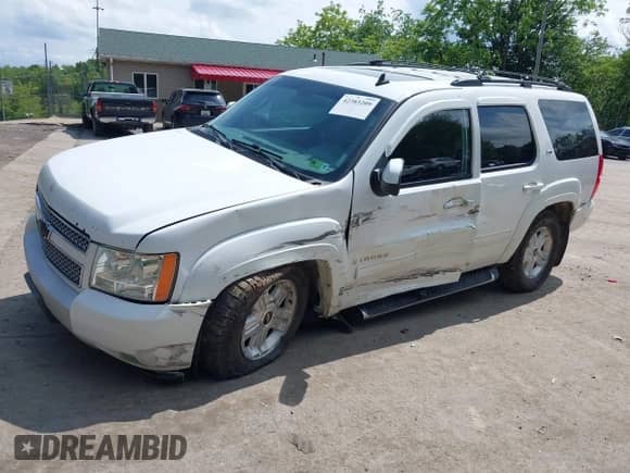 2009 Chevrolet Tahoe 2LT z VIN 1GNFK23069R286495, wystawiony jako IAAI lot #42383209 z przebiegiem 204 426 mil mil oraz . Historia ofert i sprzedaży dostępna na DreamBid. Obrazek 2.