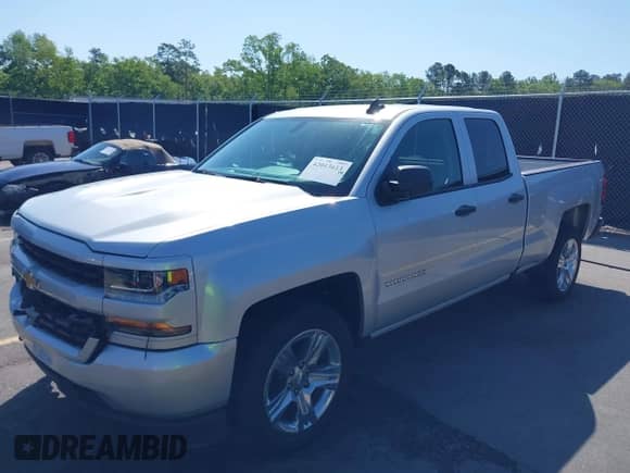 2017 Chevrolet Silverado 1500 Custom с VIN 1GCRCPEC6HZ290147, выставлен на аукционе IAAI как лот 42013613 с пробегом 179 079 миль миль и . История ставок и продаж доступна на DreamBid. Изображение 2.