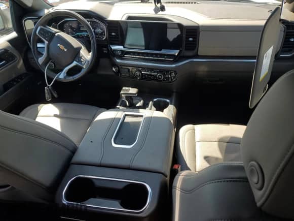 2022 Chevrolet Silverado 1500 LTZ with VIN 1GCUDGET6NZ507652, listed as a Copart auction lot 68886705 with 31,288 mi miles and Salvage title. Bid and sale history available at DreamBid. Image 8.
