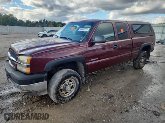 2003 Chevrolet Silverado 2500HD LT z VIN 1GCHK29U83E145731, wystawiony jako Copart lot #89863395 z przebiegiem 144 055 mil mil oraz Czysty tytuł • Clean title. Historia ofert i sprzedaży dostępna na DreamBid. Obrazek 1.
