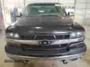 2001 Chevrolet Silverado 2500HD LS z VIN 1GCHK29U21E258040, wystawiony jako Copart lot #64043465 z przebiegiem 259 626 mil mil oraz Szkoda całkowita • Salvage title. Historia ofert i sprzedaży dostępna na DreamBid. Obrazek 5.