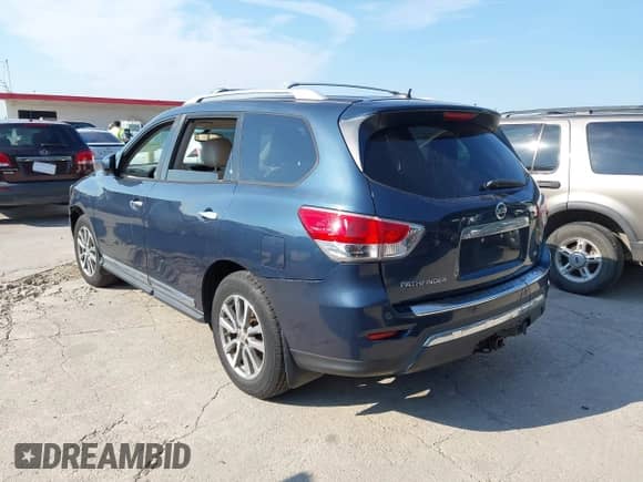 2014 Nissan Pathfinder Platinum with VIN 5N1AR2MN5EC613793, listed as a IAAI auction lot 42957803 with 202,264 mi miles and . Bid and sale history available at DreamBid. Image 3.