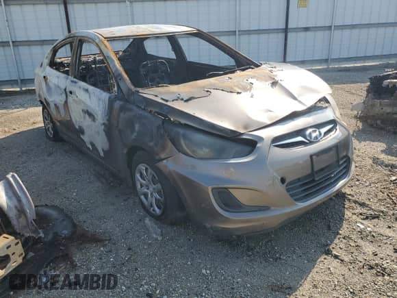 2014 Hyundai Accent GLS z VIN KMHCT4AE8EU681963, wystawiony jako Copart lot #87041085 z przebiegiem Nie podano mil oraz Nie do naprawy • Non repairable. Historia ofert i sprzedaży dostępna na DreamBid. Obrazek 4.