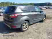2017 Ford Escape SE z VIN 1FMCU9G92HUB72735, wystawiony jako IAAI lot #43287650 z przebiegiem 108 827 mil mil oraz . Historia ofert i sprzedaży dostępna na DreamBid. Obrazek 4.
