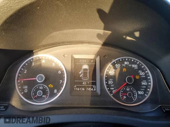 2016 Volkswagen Tiguan S с VIN WVGAV7AX8GW565173, выставлен на аукционе Copart как лот 87273005 с пробегом 116 136 миль миль и Списание • Salvage title. История ставок и продаж доступна на DreamBid. Изображение 9.