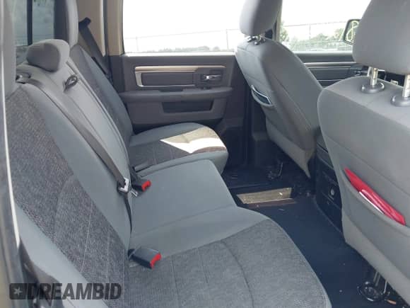 2018 Ram 1500 Big Horn z VIN 1C6RR7LT9JS335783, wystawiony jako IAAI lot #42812085 z przebiegiem 91 239 mil mil oraz . Historia ofert i sprzedaży dostępna na DreamBid. Obrazek 8.