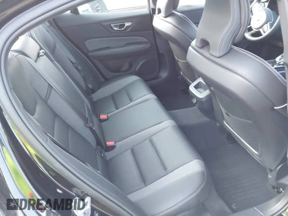 2024 Volvo S60 Plus Black Edition z VIN 7JRL12FH6RG294738, wystawiony jako IAAI lot #41465923 z przebiegiem 15 862 mil mil oraz . Historia ofert i sprzedaży dostępna na DreamBid. Obrazek 8.