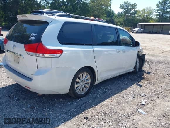 2011 Toyota Sienna XLE AAS with VIN 5TDYK3DCXBS152435, listed as a IAAI auction lot 42996237 with 205,858 mi miles and . Bid and sale history available at DreamBid. Image 4.