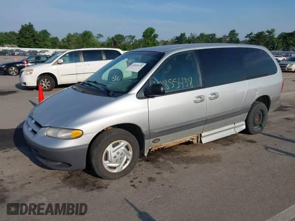 2000 Dodge Caravan SE with VIN 1B4GP44G9YB753211, listed as a IAAI auction lot 42855438 with 102,175 mi miles and . Bid and sale history available at DreamBid. Image 2.