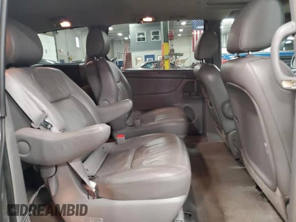 2010 Toyota Sienna XLE с VIN 5TDYK4CC1AS311946, выставлен на аукционе Copart как лот 86078525 с пробегом 193 862 миль миль и Списание • Salvage title. История ставок и продаж доступна на DreamBid. Изображение 11.