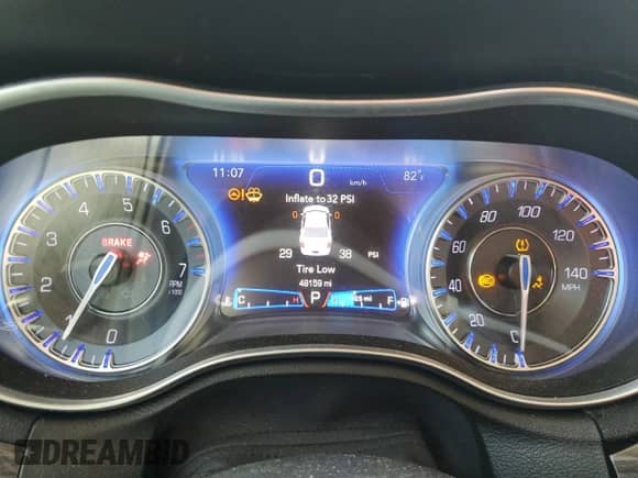 2019 Chrysler 300 Touring с VIN 2C3CCAAG1KH651419, выставлен на аукционе Copart как лот 69818405 с пробегом 48 159 миль миль и Списание • Salvage title. История ставок и продаж доступна на DreamBid. Изображение 9.