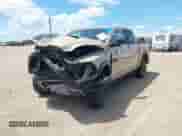 2017 Ram 1500 Rebel z VIN 1C6RR7YT8HS619828, wystawiony jako IAAI lot #42873979 z przebiegiem 136 471 mil mil oraz . Historia ofert i sprzedaży dostępna na DreamBid. Obrazek 18.