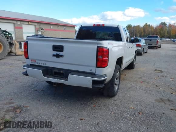 2015 Chevrolet Silverado 1500 LT with VIN 1GCVKREC9FZ326472, listed as a IAAI auction lot 43534025 with 288,869 mi miles and . Bid and sale history available at DreamBid. Image 4.