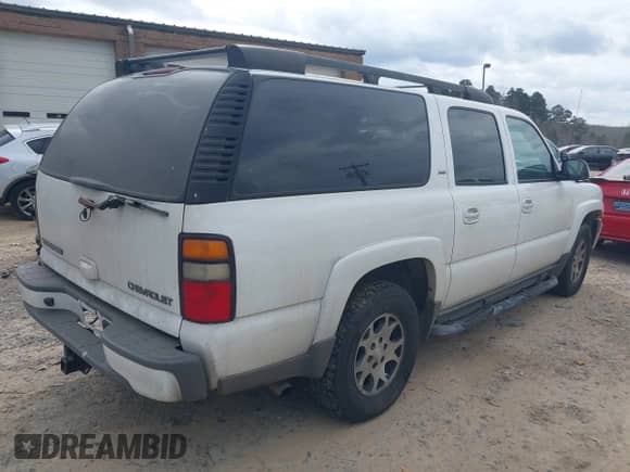 2005 Chevrolet Suburban LT with VIN 3GNEC16Z05G221875, listed as a IAAI auction lot 41723132 with 253,542 mi miles and . Bid and sale history available at DreamBid. Image 4.