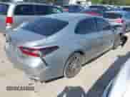 2021 Toyota Camry SE z VIN 4T1G11AK5MU553528, wystawiony jako IAAI lot #43149976 z przebiegiem 32 727 mil mil oraz . Historia ofert i sprzedaży dostępna na DreamBid. Obrazek 4.