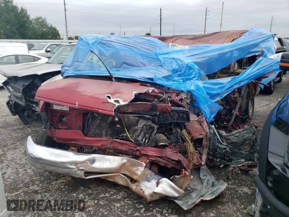 1998 Ford Econoline Cargo Recreational z VIN 1FDRE1467WHC12221, wystawiony jako Copart lot #69547443 z przebiegiem 227 280 mil mil oraz Szkoda całkowita • Salvage title. Historia ofert i sprzedaży dostępna na DreamBid. Obrazek 1.