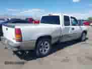 2000 GMC Sierra 1500 SLE z VIN 2GTEC19T9Y1372226, wystawiony jako IAAI lot #42571297 z przebiegiem 276 963 mil mil oraz . Historia ofert i sprzedaży dostępna na DreamBid. Obrazek 4.