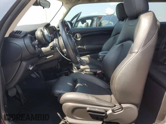 2019 MINI Hardtop Cooper S с VIN WMWXP7C57K2A53070, выставлен на аукционе Copart как лот 80360805 с пробегом 46 011 миль миль и Списание • Salvage title. История ставок и продаж доступна на DreamBid. Изображение 7.