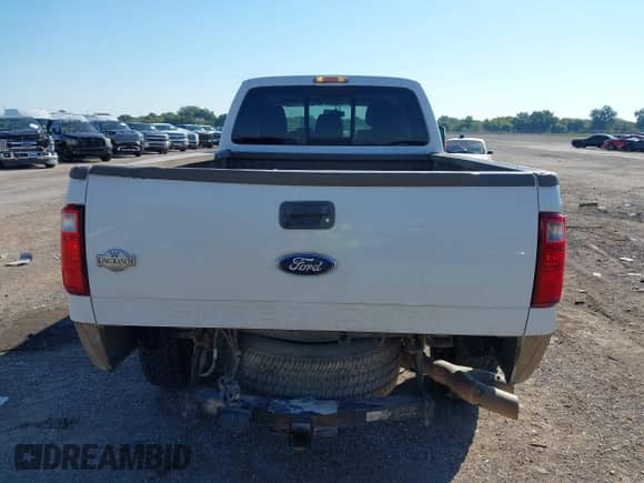 2011 Ford F-250 XL z VIN 1FT7W2BT3BEB53266, wystawiony jako IAAI lot #43318800 z przebiegiem 355 732 mil mil oraz . Historia ofert i sprzedaży dostępna na DreamBid. Obrazek 16.