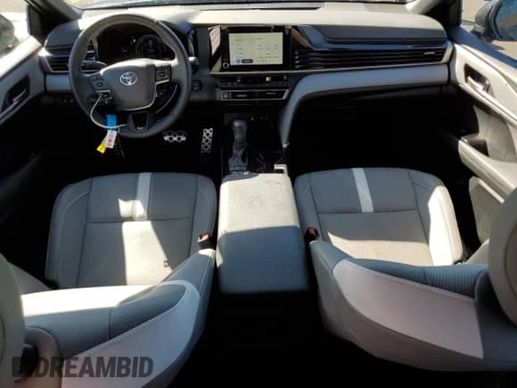 2025 Toyota Camry SE with VIN 4T1DAACK4SU137841, listed as a Copart auction lot 84772985 with 8,046 mi miles and Clean title. Bid and sale history available at DreamBid. Image 8.