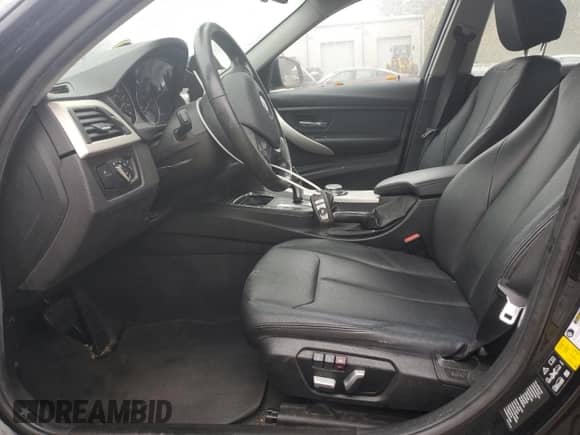 2016 BMW 3 Series 320i xDrive z VIN WBA8E5G54GNU21359, wystawiony jako Copart lot #90828525 z przebiegiem 152 230 mil mil oraz Czysty tytuł • Clean title. Historia ofert i sprzedaży dostępna na DreamBid. Obrazek 7.