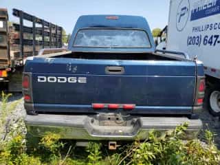 2001 Dodge 3500 z VIN 1B7MC33711J607877, wystawiony jako Copart lot #71581024 z przebiegiem 186 115 mil mil oraz Szkoda całkowita • Salvage title. Historia ofert i sprzedaży dostępna na DreamBid. Obrazek 6.