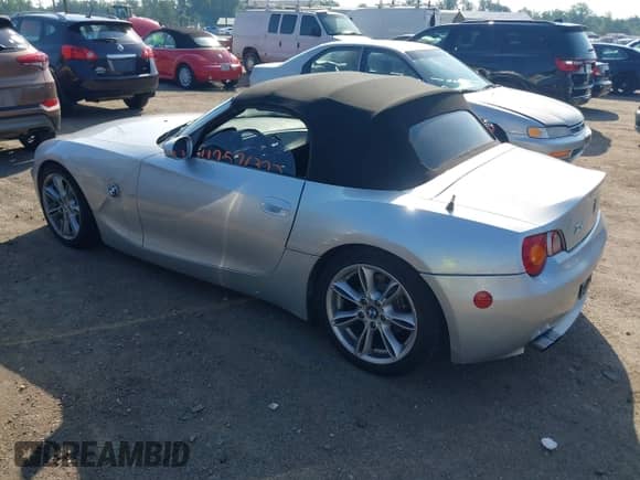 2003 BMW Z4 3.0i with VIN 4USBT53493LU03726, listed as a IAAI auction lot 42576323 with 128,274 mi miles and . Bid and sale history available at DreamBid. Image 3.