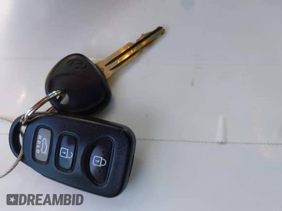 2015 Hyundai Elantra SE z VIN 5NPDH4AE2FH606617, wystawiony jako IAAI lot #43347992 z przebiegiem 110 281 mil mil oraz . Historia ofert i sprzedaży dostępna na DreamBid. Obrazek 11.