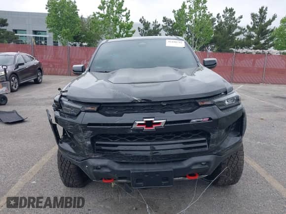 2024 Chevrolet Colorado 4WD ZR2 z VIN 1GCPTFEKXR1317228, wystawiony jako IAAI lot #42180742 z przebiegiem 3 141 mil mil oraz . Historia ofert i sprzedaży dostępna na DreamBid. Obrazek 12.