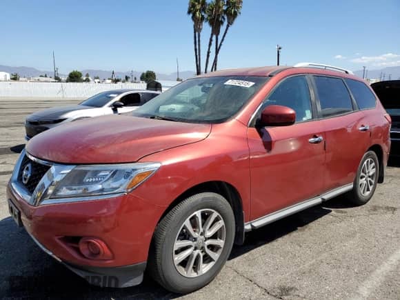 2014 Nissan Pathfinder S with VIN 5N1AR2MN0EC688661, listed as a Copart auction lot 71724515 with 104,270 mi miles and Clean title. Bid and sale history available at DreamBid. Image 1.
