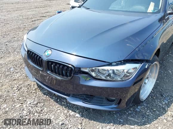 2014 BMW 3 Series 328i xDrive z VIN WBA3B3C51EJ982149, wystawiony jako IAAI lot #42897290 z przebiegiem 130 498 mil mil oraz . Historia ofert i sprzedaży dostępna na DreamBid. Obrazek 6.