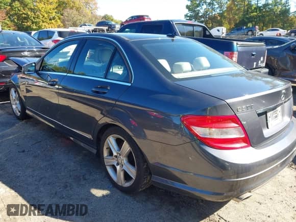 2011 Mercedes-Benz C 300 Sport с VIN WDDGF8BB6BR153139, выставлен на аукционе IAAI как лот 43402642 с пробегом 152 236 миль миль и . История ставок и продаж доступна на DreamBid. Изображение 3.