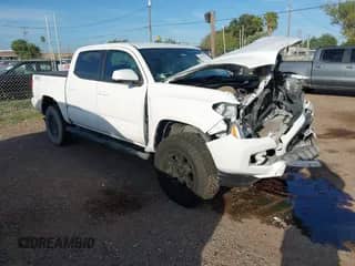 2020 Toyota Tacoma SR с VIN 5TFAX5GN4LX183929, выставлен на аукционе IAAI как лот 42857977 с пробегом 65 582 миль миль и . История ставок и продаж доступна на DreamBid. Изображение 1.