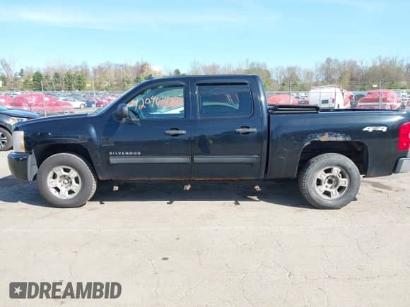 2011 Chevrolet Silverado 1500 LS z VIN 3GCPKREA4BG353984, wystawiony jako IAAI lot #42094148 z przebiegiem 218 766 mil mil oraz . Historia ofert i sprzedaży dostępna na DreamBid. Obrazek 14.