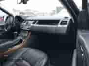 2010 Land Rover Range Rover Sport HSE Lux z VIN SALSK2D40AA256770, wystawiony jako IAAI lot #38414296 z przebiegiem 127 000 mil mil oraz . Historia ofert i sprzedaży dostępna na DreamBid. Obrazek 5.