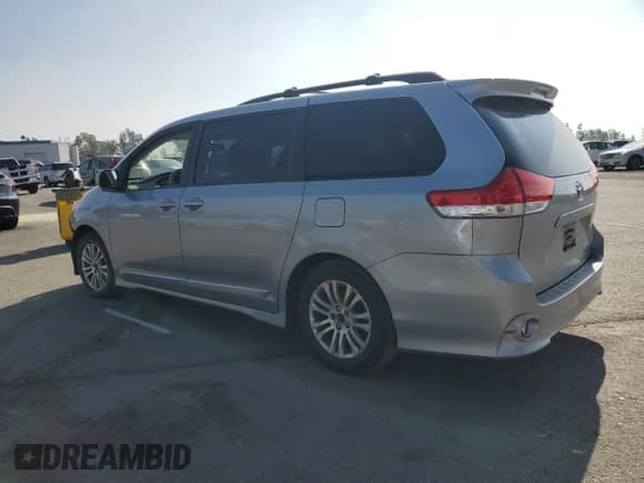 2012 Toyota Sienna SE with VIN 5TDXK3DC0CS189796, listed as a Copart auction lot 81947625 with 213,429 mi miles and Salvage title. Bid and sale history available at DreamBid. Image 2.