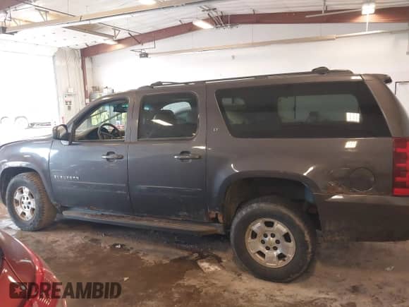 2011 Chevrolet Suburban LT с VIN 1GNSKJE35BR139526, выставлен на аукционе IAAI как лот 43467989 с пробегом 237 685 миль миль и . История ставок и продаж доступна на DreamBid. Изображение 14.